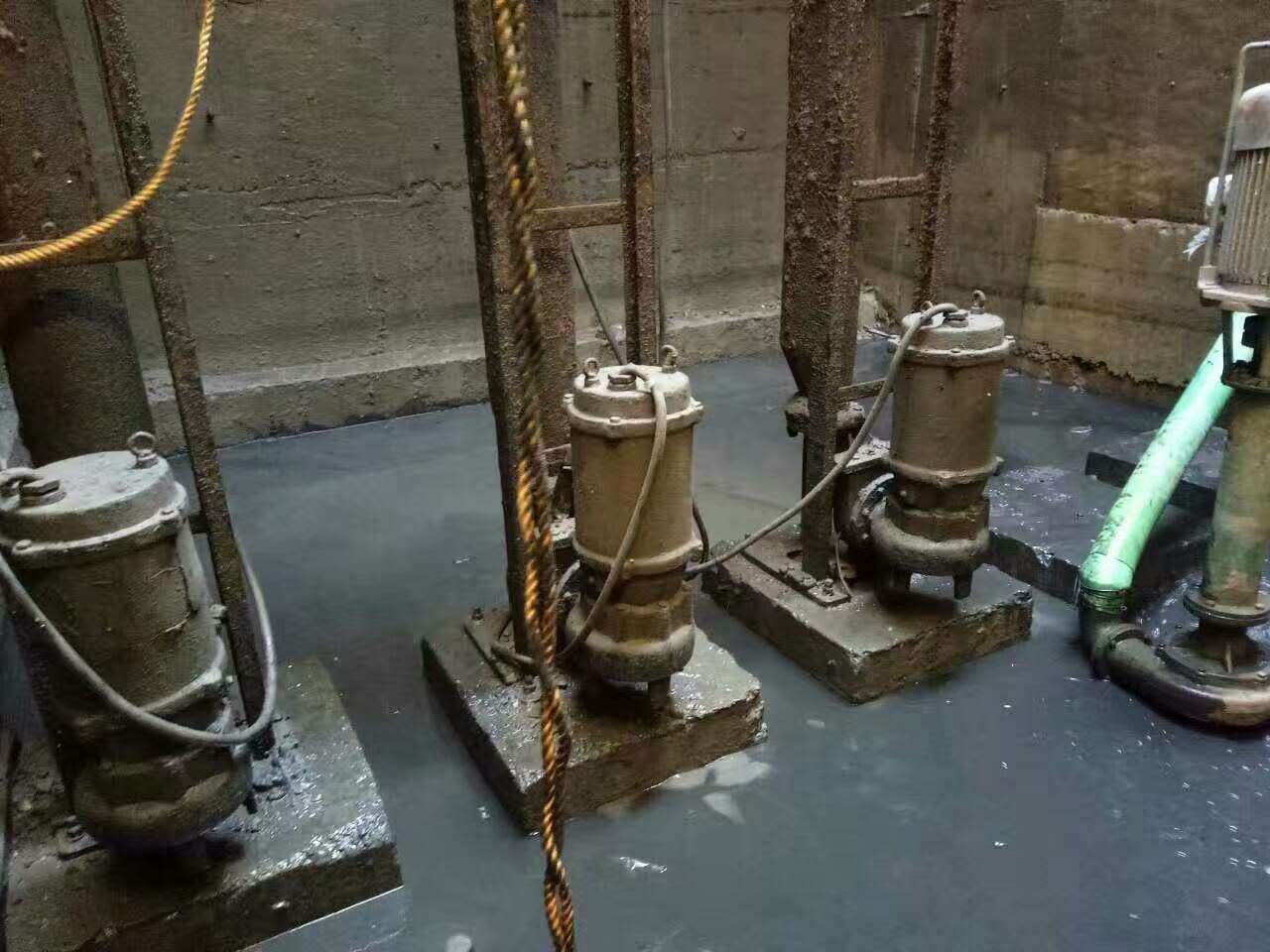 梅里斯达斡尔族污水池清理