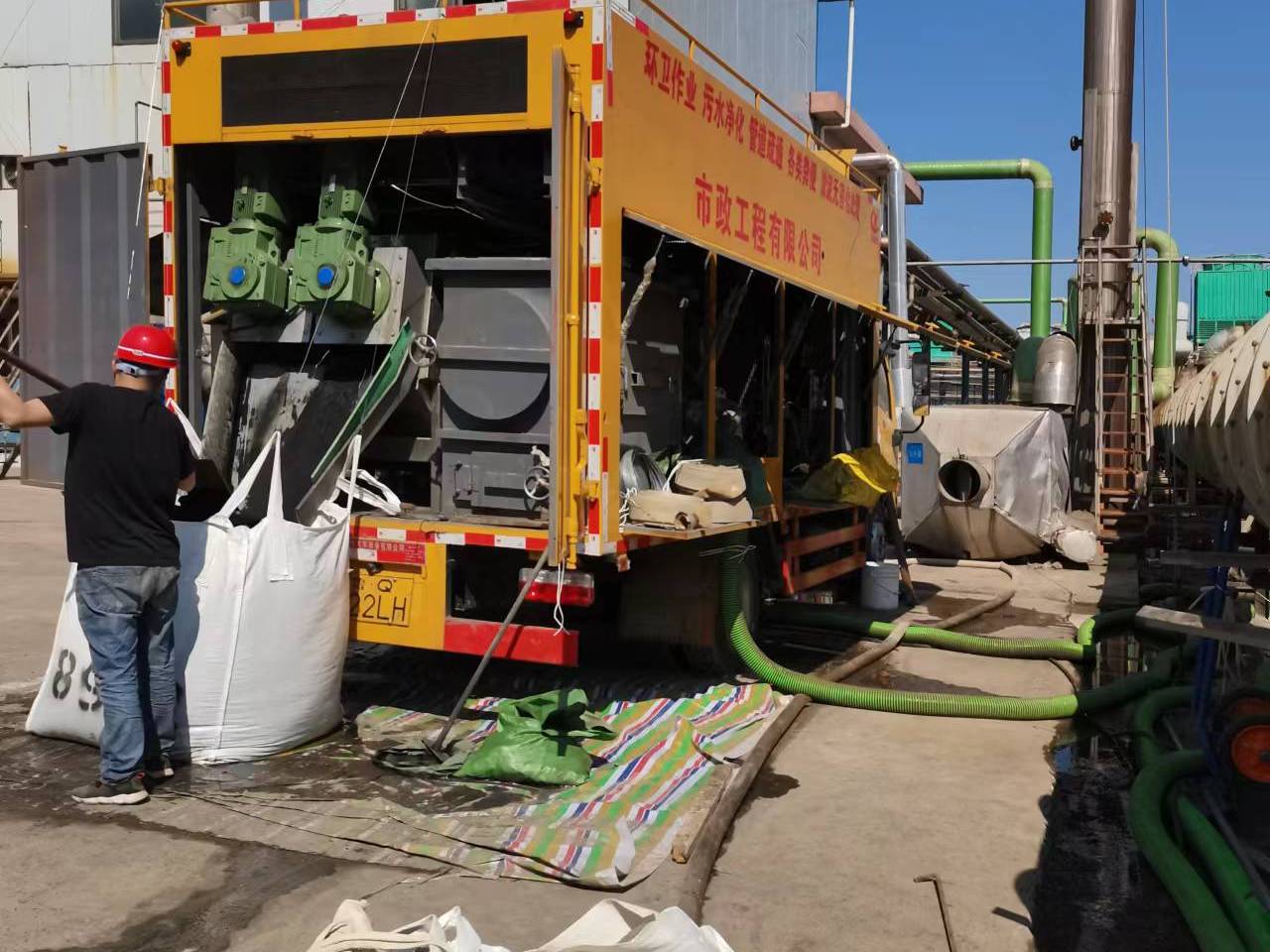 梅里斯达斡尔族淤泥压干处理